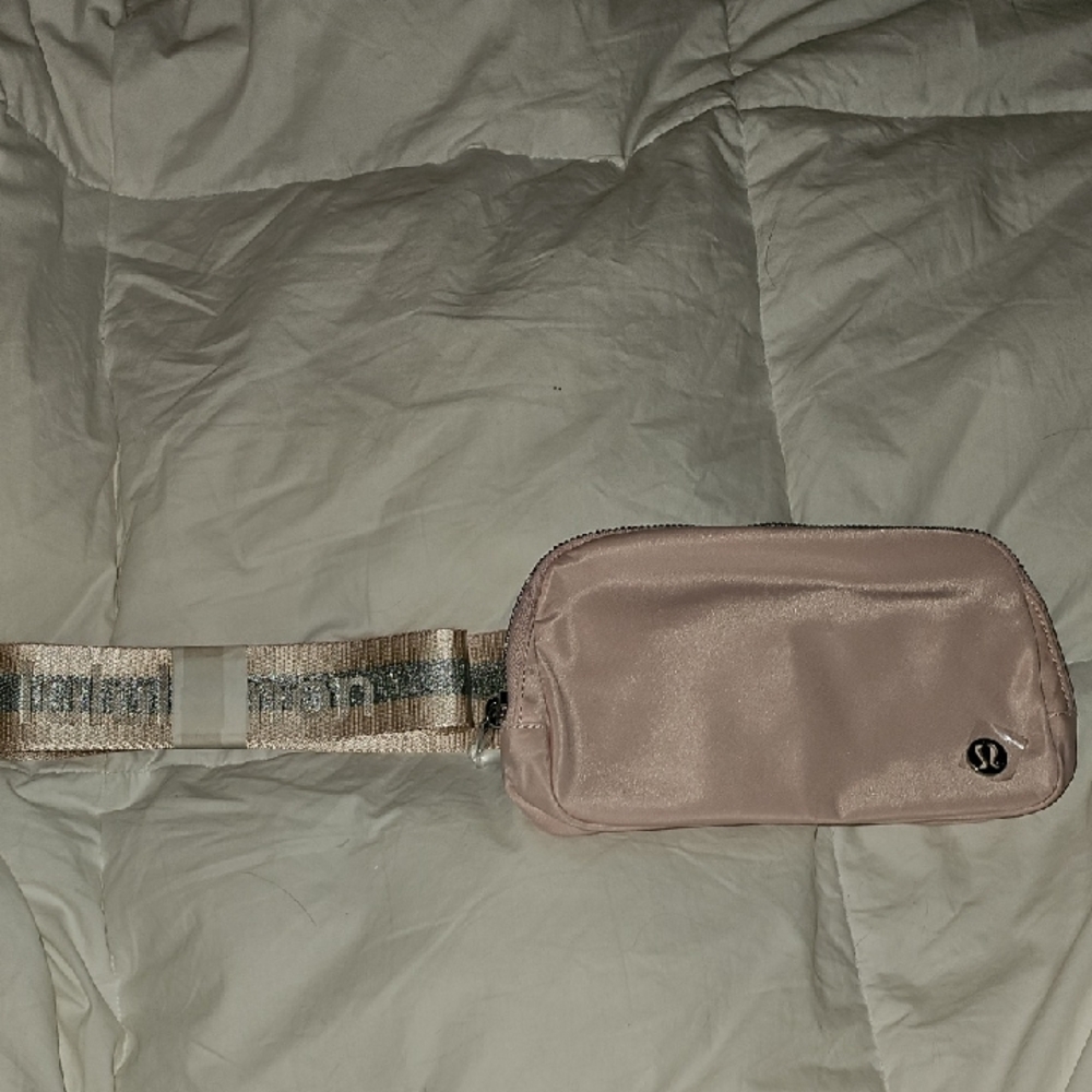 Lululenon Everywhere Belt Bag!! RARE Hard To Find!PIMI/SLVR/WHTO!! ♡ Nwts